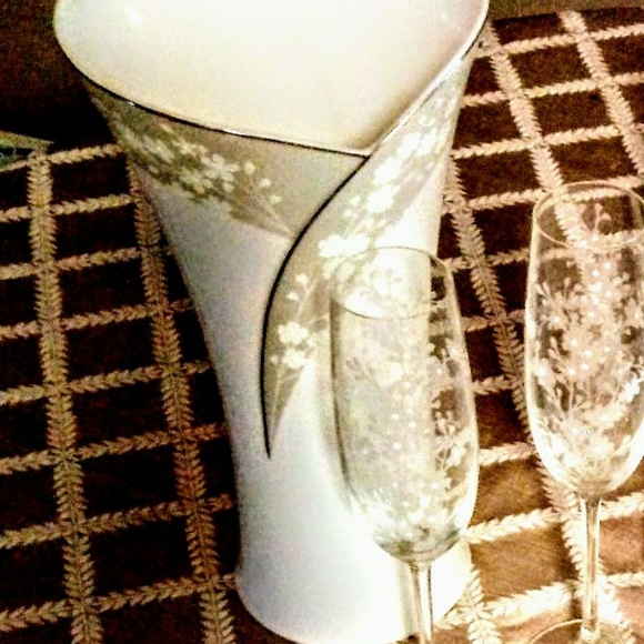 Lenox Bellina Flared Vase - Picture 4 of 5